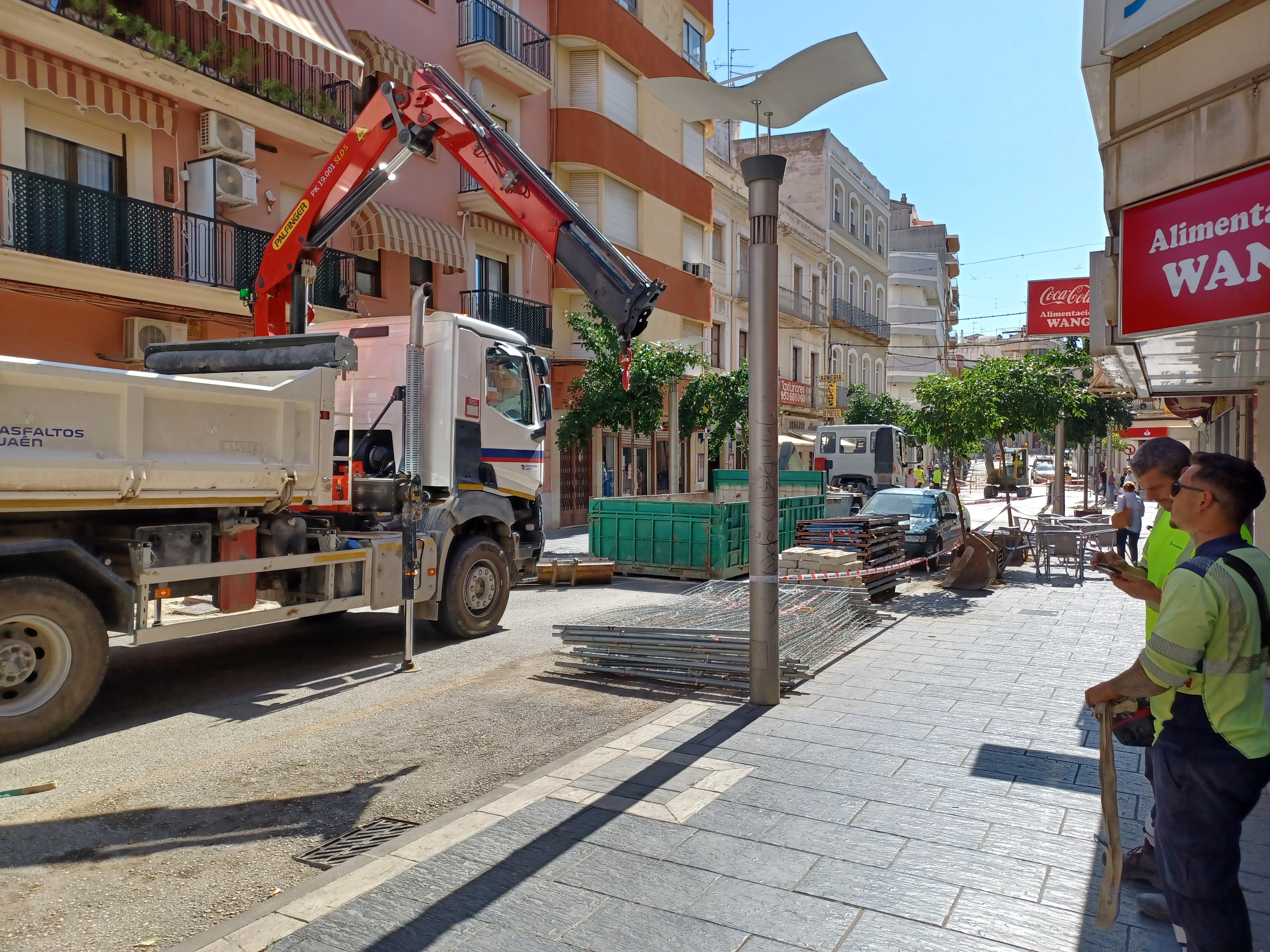 Primeros trabajos de adecuación en la ZBE de Linares