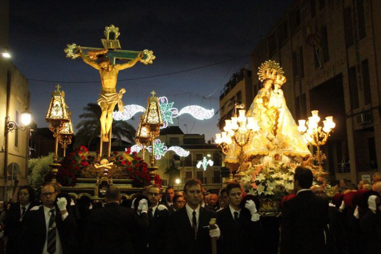 El Cristo del Buen Suceso y la Virgen de la Salud juntos en procesión