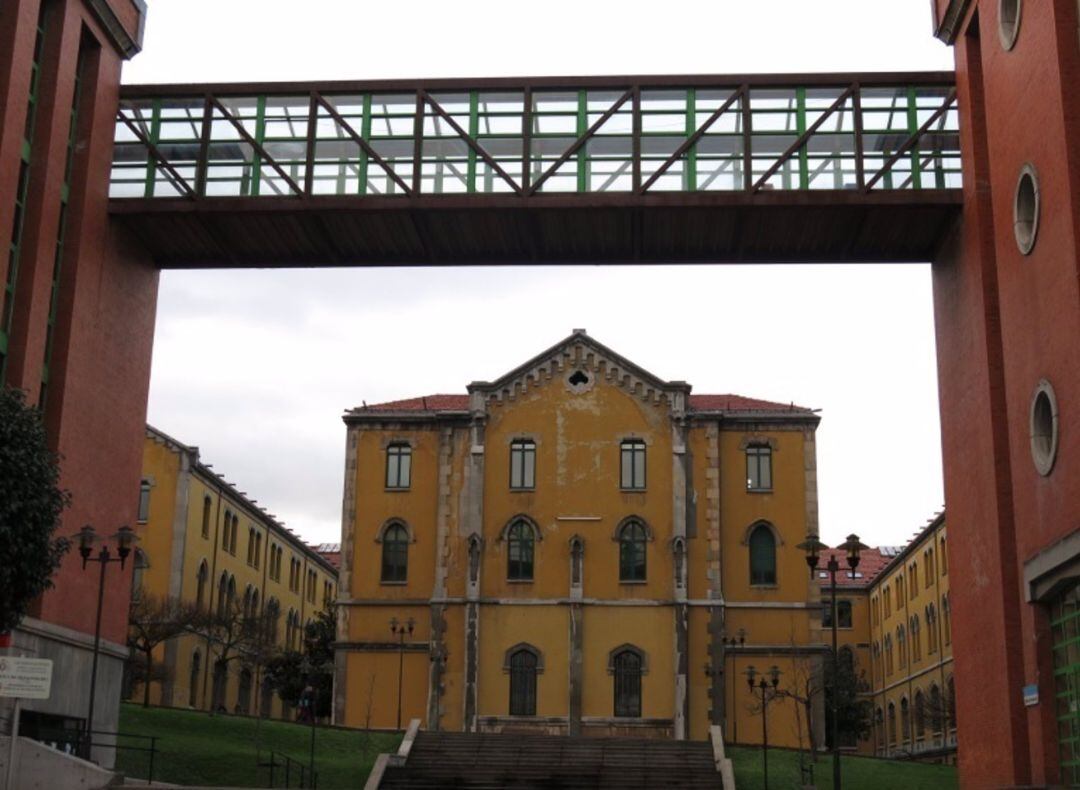 Escalinata del Campus del Milán. 