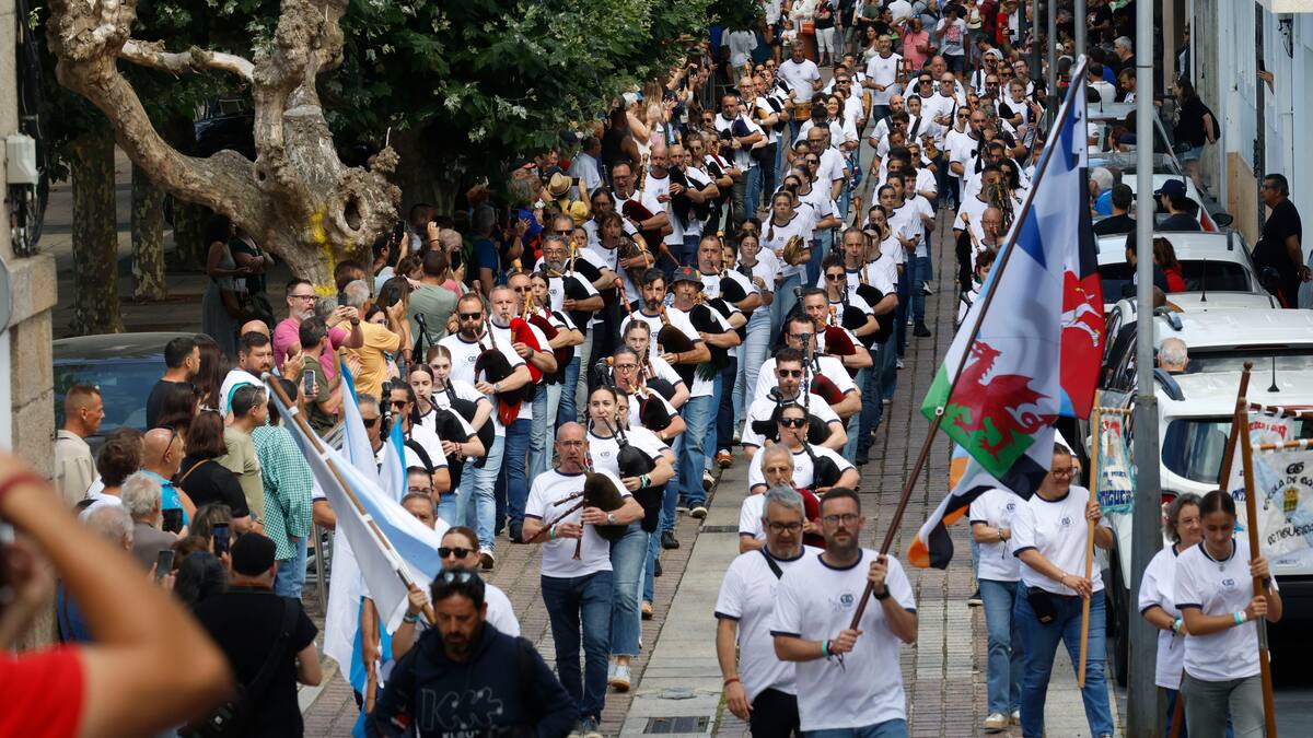 Ortigueira descorcha el cierre de su festival con el histórico Desfile das Nacións Celtas