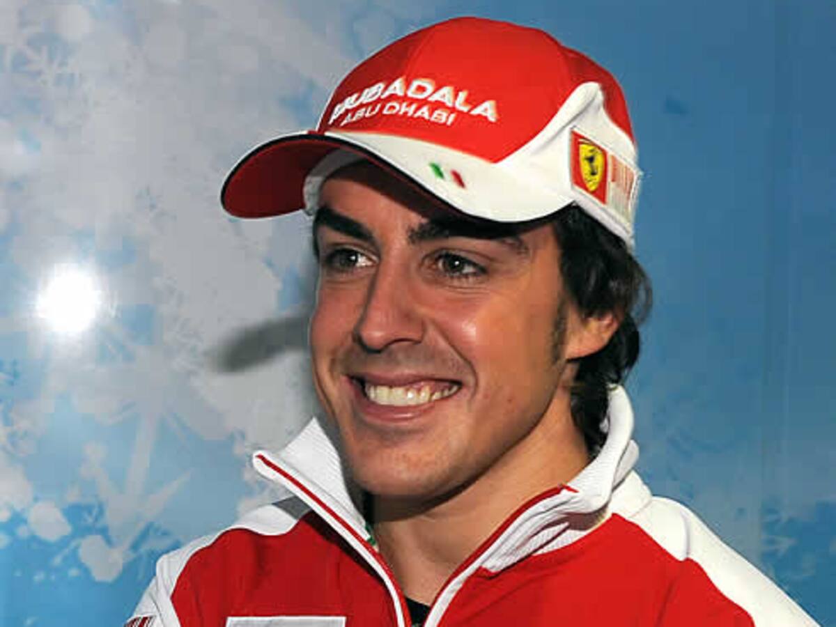 Fernando Alonso viste el rojo de Ferrari