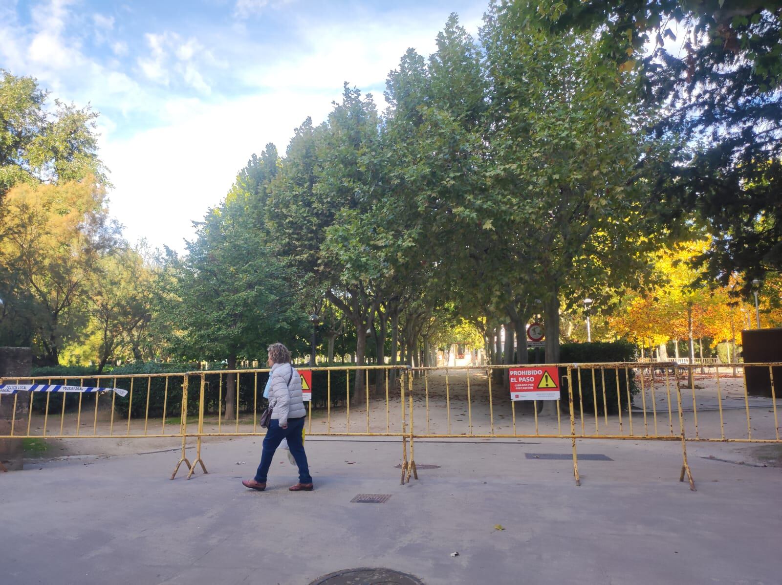 Parque Miguel Servet cerrado al público por alerta de fuerte viento.