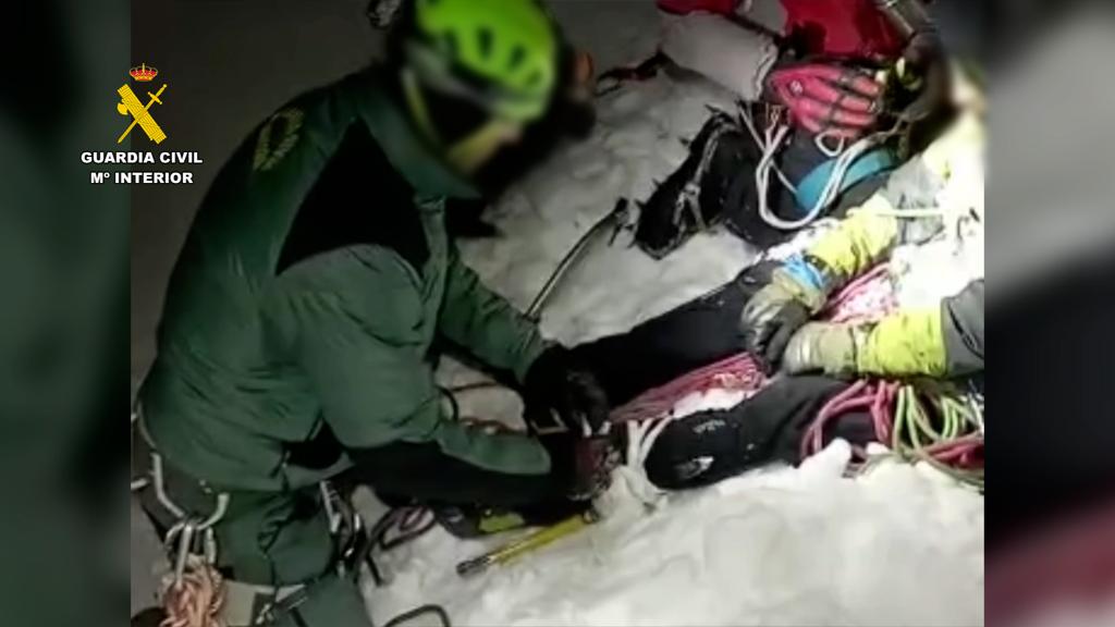 Rescate del montañero herido en la Portilla Bermeja