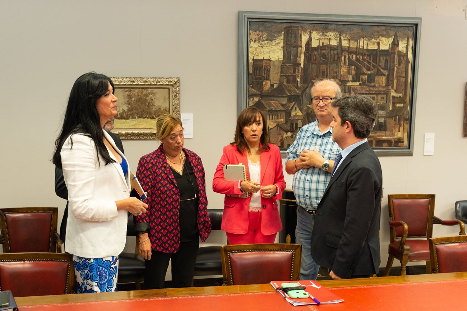 Reunión para el traspaso de poderes en el Ayuntamiento de Huesca.