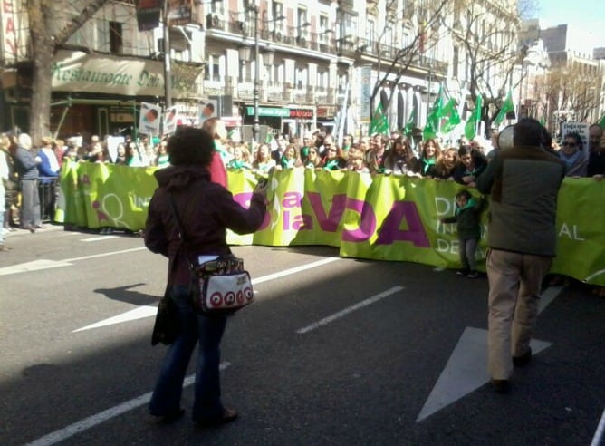 Fotografía de la manifestación en contra del aborto con momento del &#039;Día Internacional de la Vida&#039;