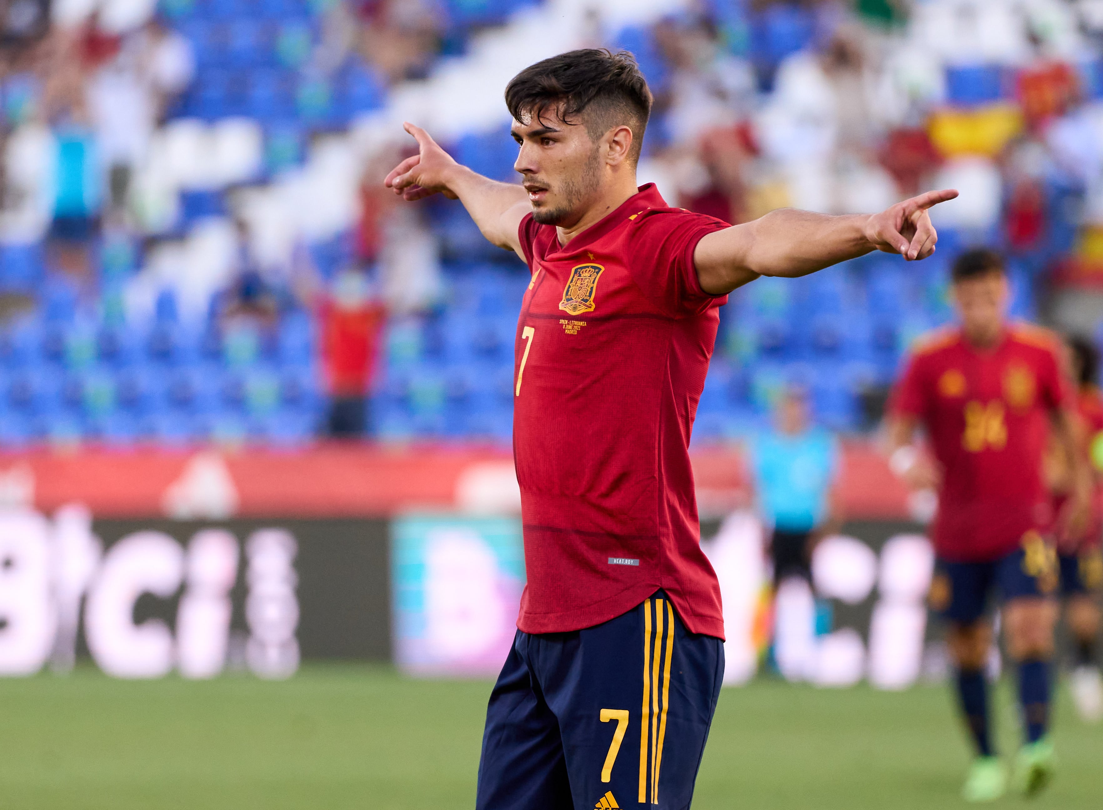 Brahim celebra un gol con la Selección.