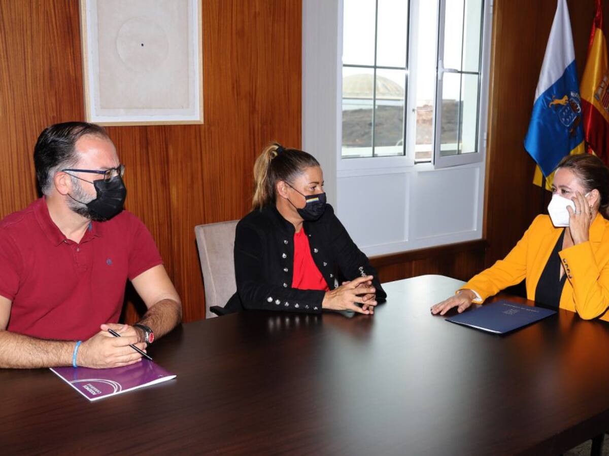 Corujo se reúne con Podemos para "garantizar la gobernabilidad" del Cabildo de Lanzarote