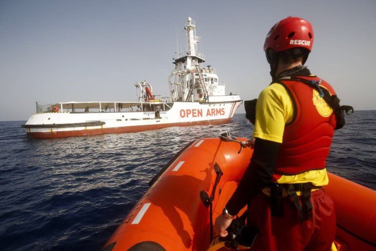 El buque de Proactiva Open Arms viaja con rumbo a Algeciras.