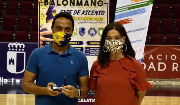 Alcaldesa de Ciudad Real, Pilar Zamora con el presidente del Caserío Ciudad Real