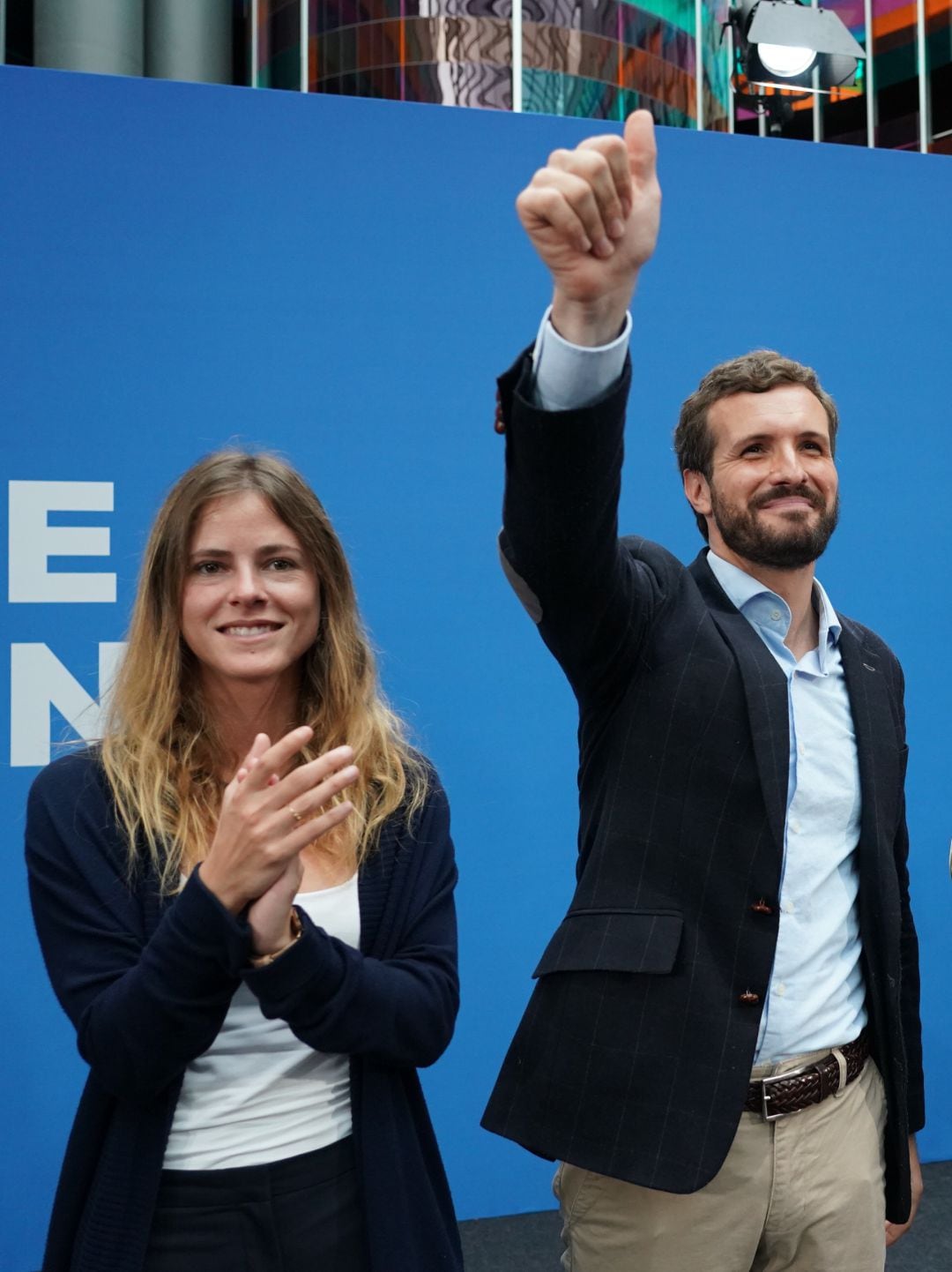 Beatriz Fanjul durante un acto electoral con Pablo Casado.