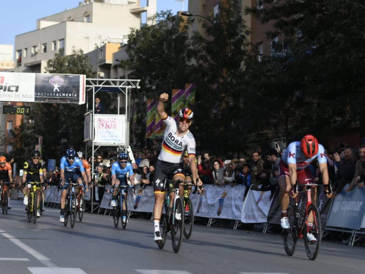 Pascal Ackemann gana la XXXII Clásica de Almería en Roquetas de Mar