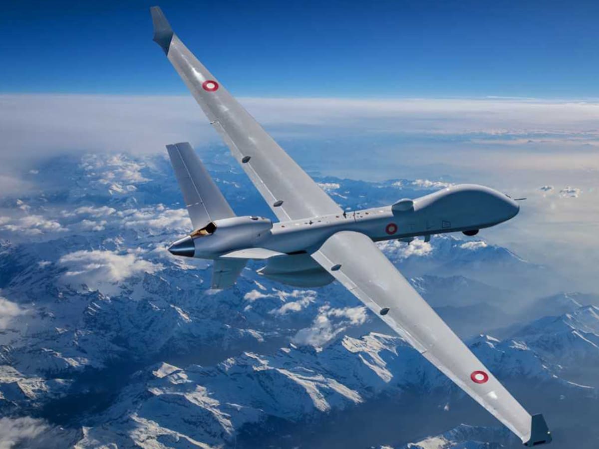 Dinamarca busca pilotos de drones para vigilar Groenlandia y el Báltico