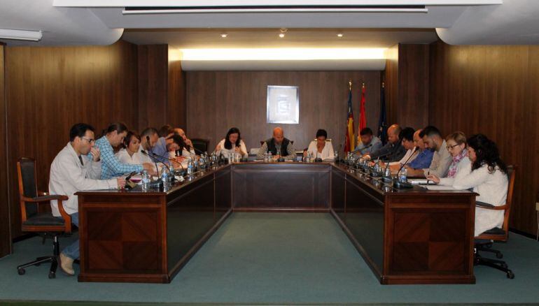 Sesión plenaria en el Ayuntamiento de Teulada.