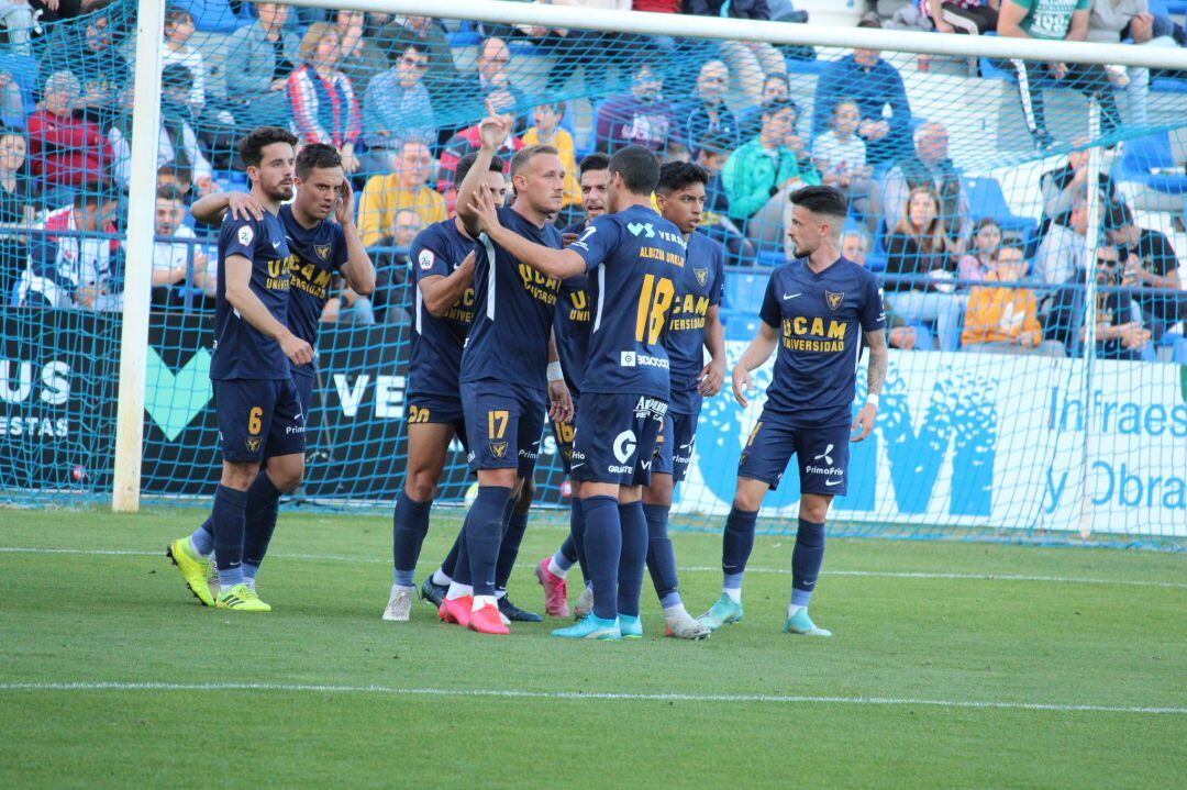 El UCAM celebra un gol de Aketxe ante el Yeclano