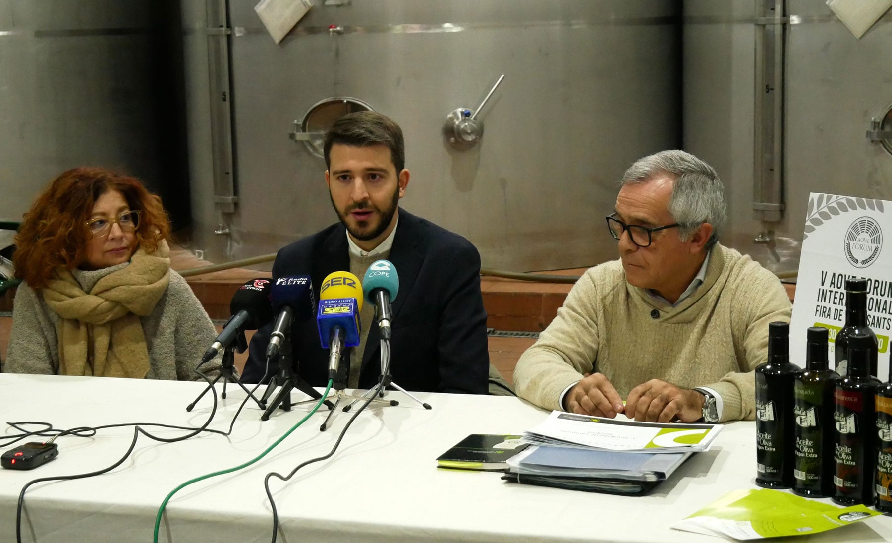 Marcela Richart, Jordi Pla y Rafael Montava, durante la presentación de la quinta edición de este certamen que busca los mejores aceites a nivel internacional