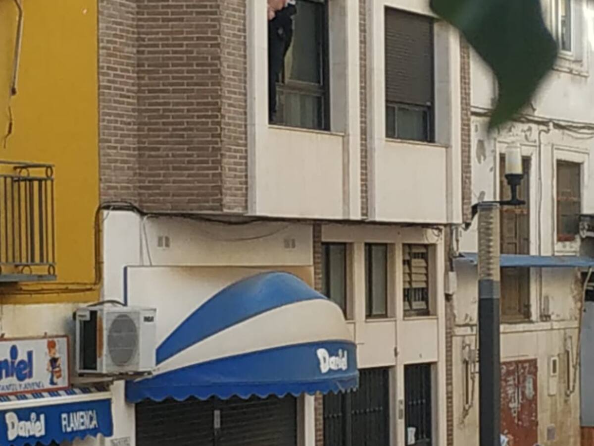 La policía evita que una mujer se arroje al vacío en Jaén