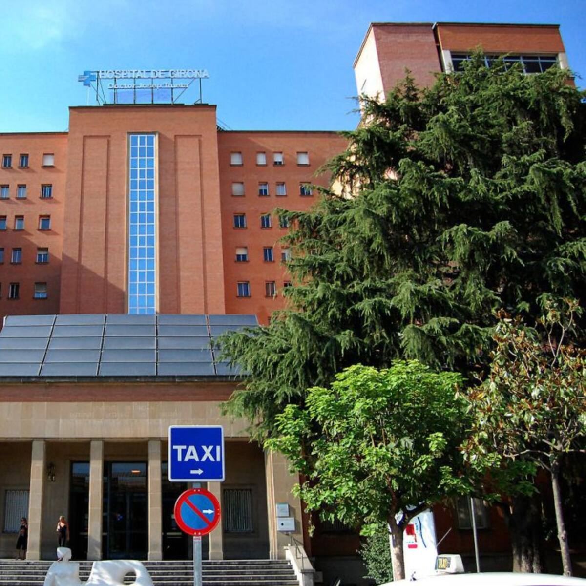 200 pacients passen per la cabina de fototeràpia del Trueta