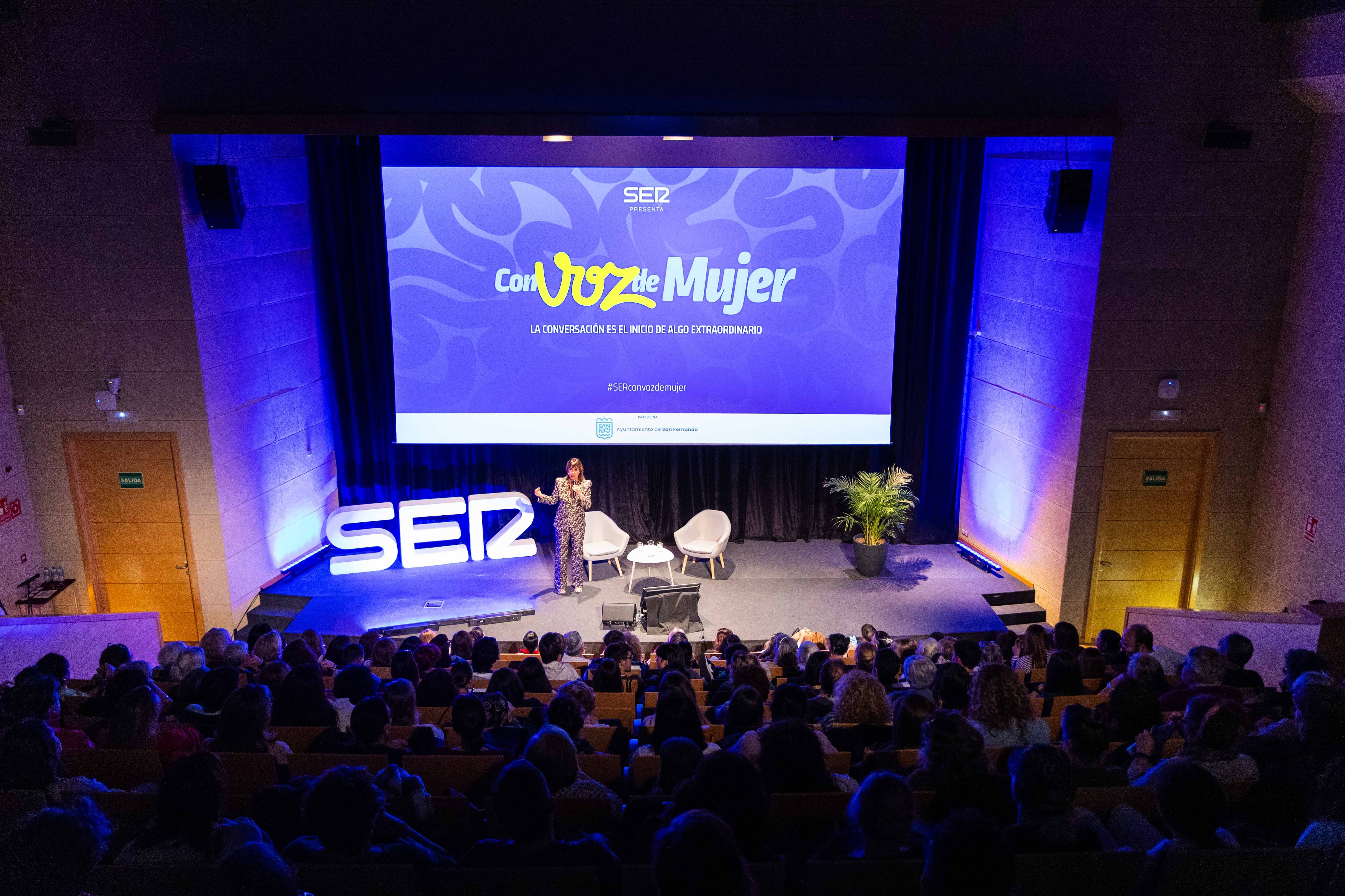 Aspecto general de la cita Con Voz de Mujer en el  Centro de Congresos Cortes de la Real Isla de León de San Fernando
