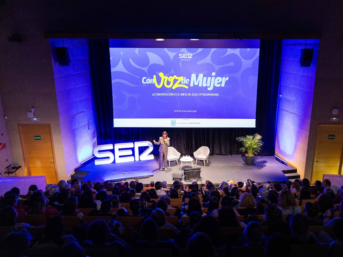 El foro ` Con Voz de Mujer ´ llena el Centro de Congresos de San Fernando con destacadas intervenciones de mujeres que buscan una sociedad mas justa