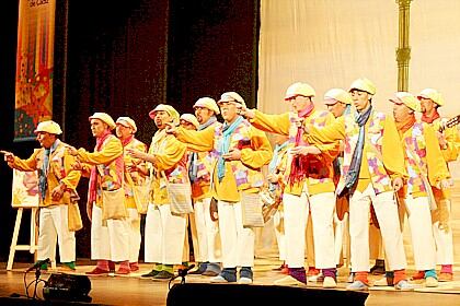 Un momento de la actuación de la comparsa en el concurso del año 2005