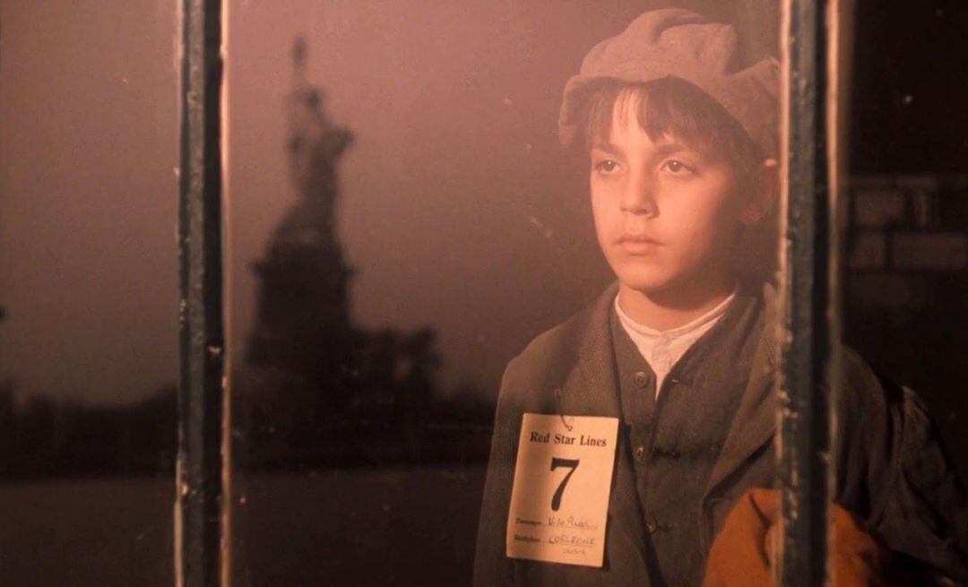 Un joven Vito Corleone en Ellis Island (&#039;El Padrino&#039;)