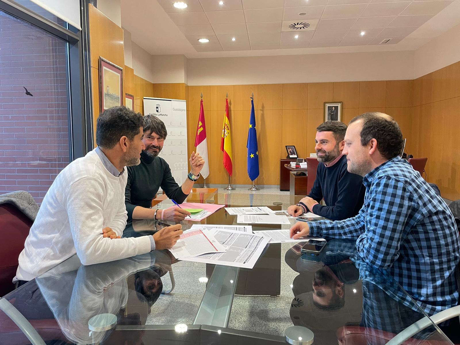 Reunión por el servicio de Autobuses Astra Cabanillas-Guadalajara