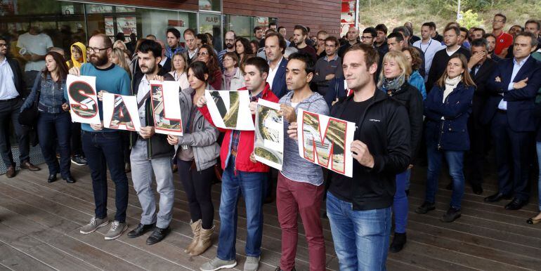 Treballadors del Parc Científic reclamant una solució.