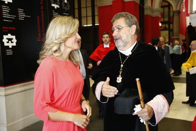 La consejera de Innovación, Investigación y Universidad, Pilar Alegría, junto al rector de la Universidad de Zaragoza, José Antonio Mayoral