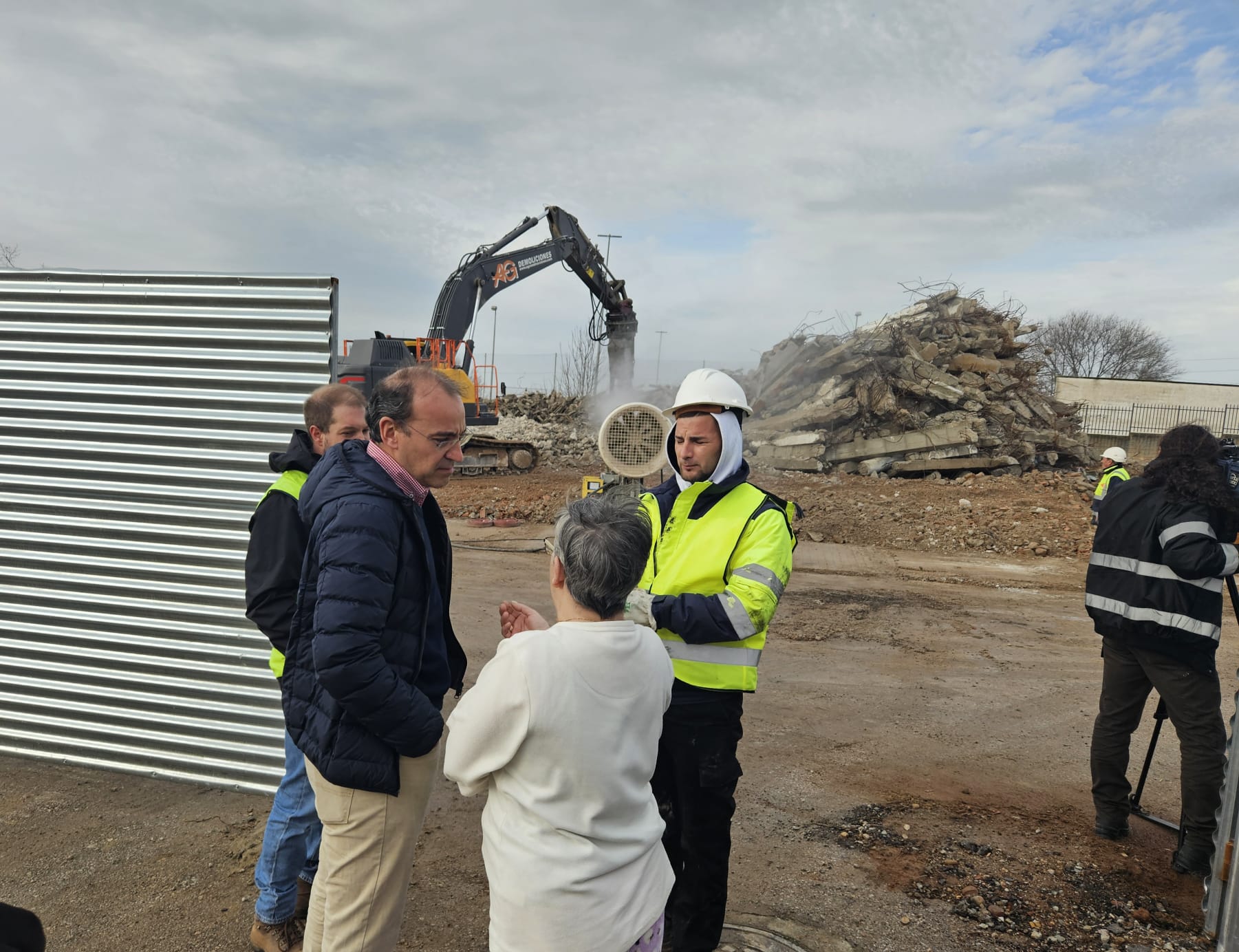 Foto de archivo del alcalde de Cáceres, Rafa Mateos, durante la visita a unas obras en la ciudad.