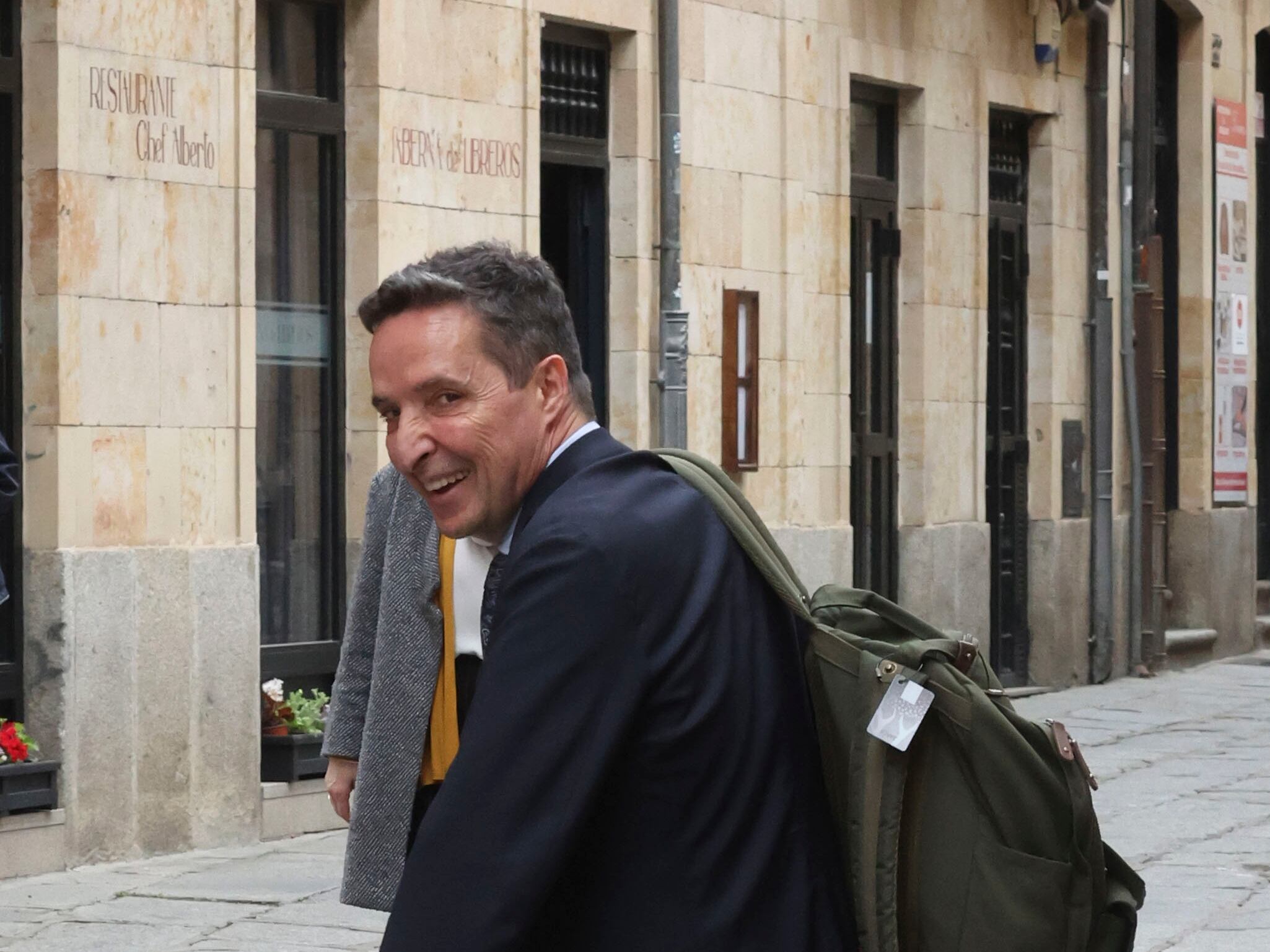 SALAMANCA, 17/05/2024.- El nuevo rector de la Universidad de Salamanca, el catedrático de Ciencias de la Computación e Inteligencia Artificial, Juan Manuel Corchado, sale en la mañana de este viernes del rectorado de la universidad de Salamanca tras conocer que el Ministerio de Ciencia, Innovación y Universidades ha pedido al Comité Español de Ética de la Investigación un informe sobre la actividad investigadora desarrollada por él. EFE/ J.M. García
