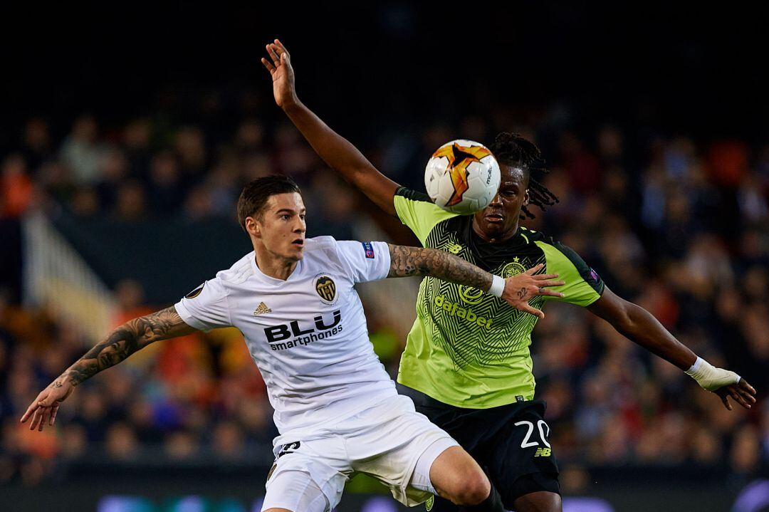 VALENCIA, SPAIN - FEBRUARY 21: Santi Mina (L) of Valencia CF competes for the ball with Dedryck Boyata of Celtic during the UEFA Europa League Round of 32 Second Leg match between Valencia v Celtic at Estadio Mestalla on February 21, 2019 in Valencia, Spain. (Photo by MB Media, Getty Images)