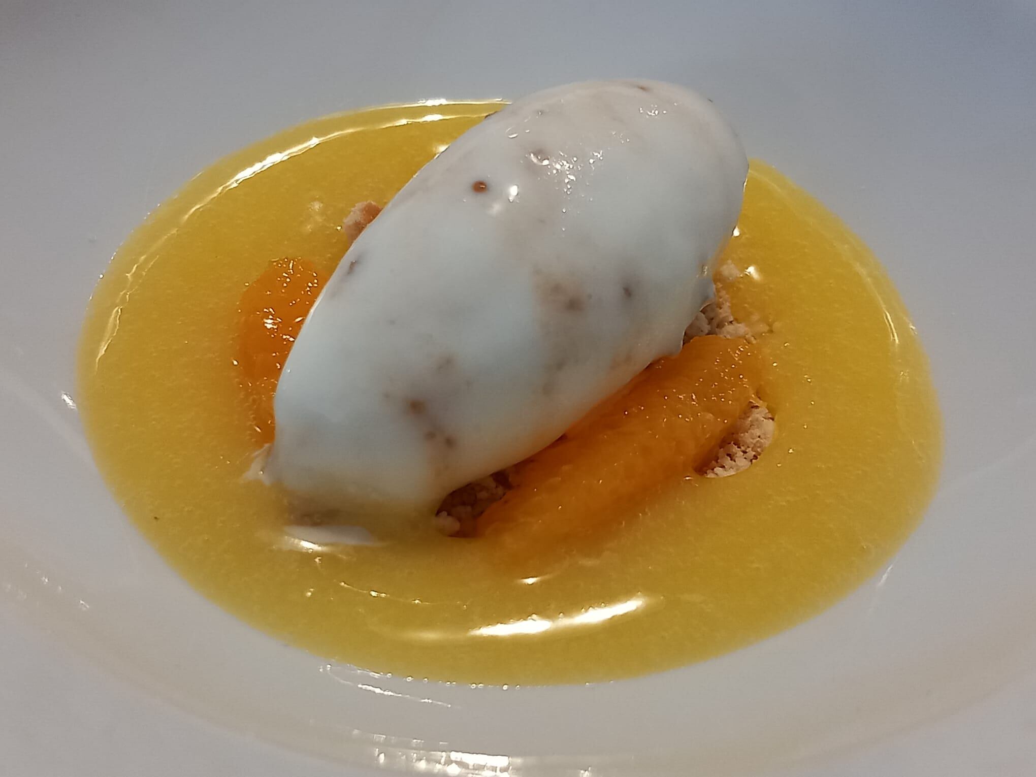 Helado de payoyo y escabeche de naranja