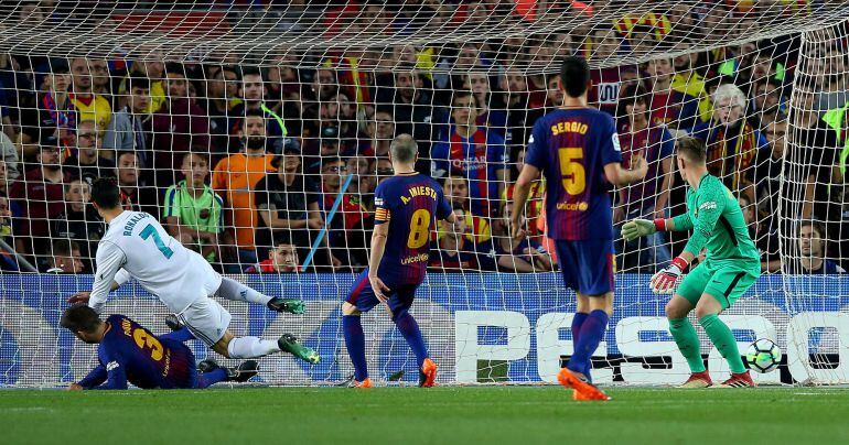 Cristiano Ronaldo marca el empate en el Camp Nou.