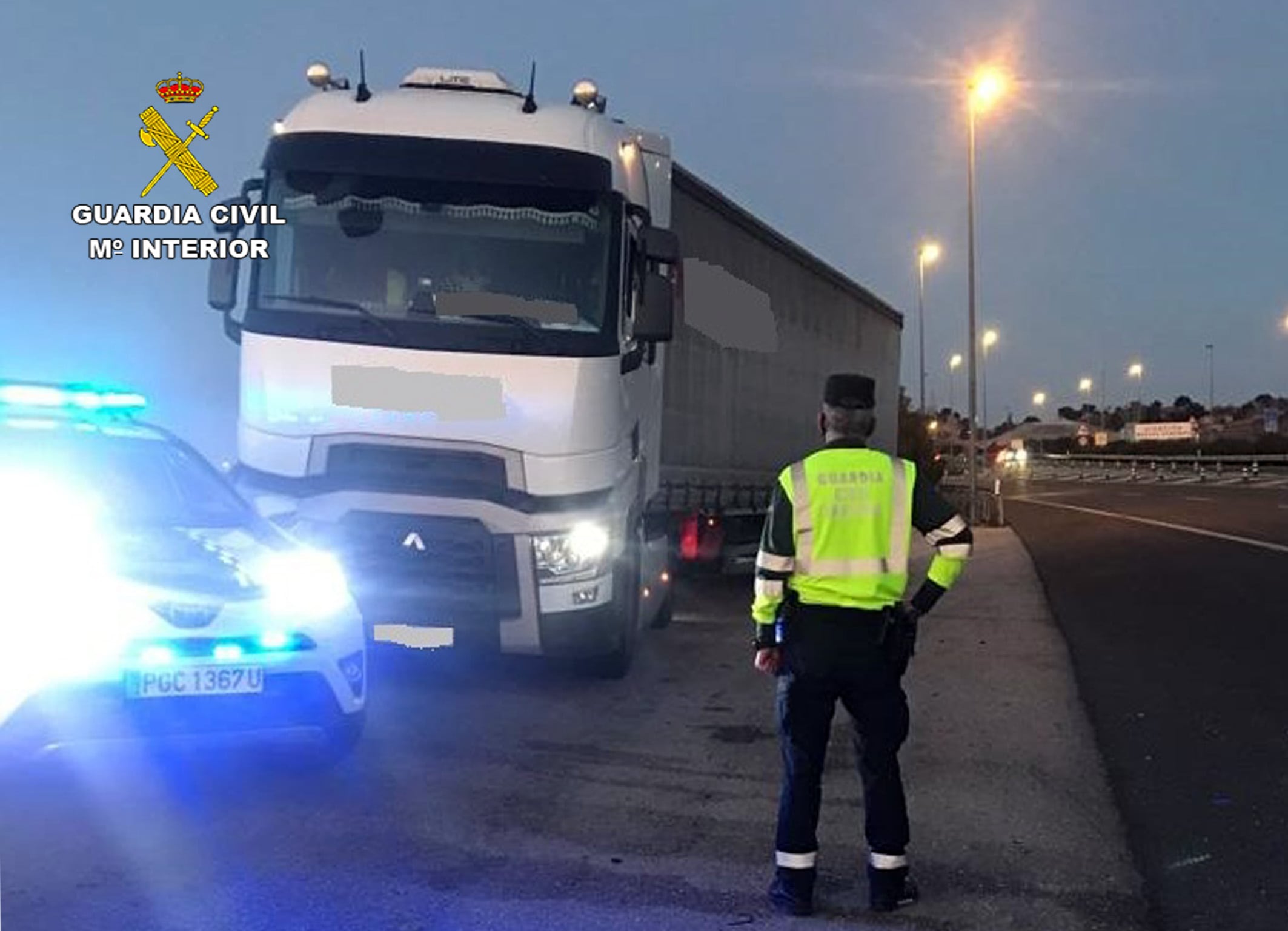 La Guardia Civil intercepta a un camionero septuplicando la tasa máxima de alcoholemia