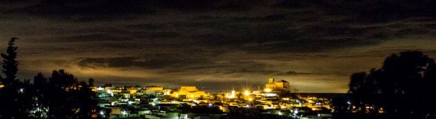 Vista nocturna de Santa Cruz de la Zarza.