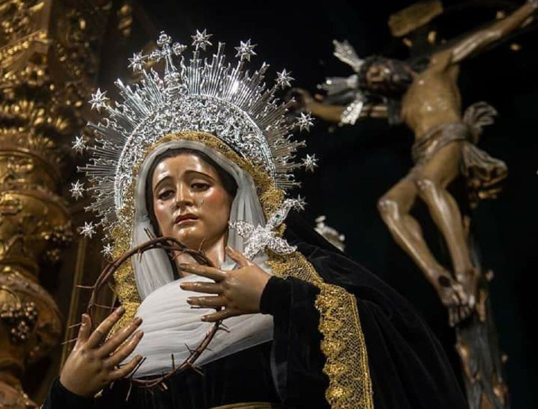 La Virgen de las Trsietzas ante el Cristo de la Vera Cruz