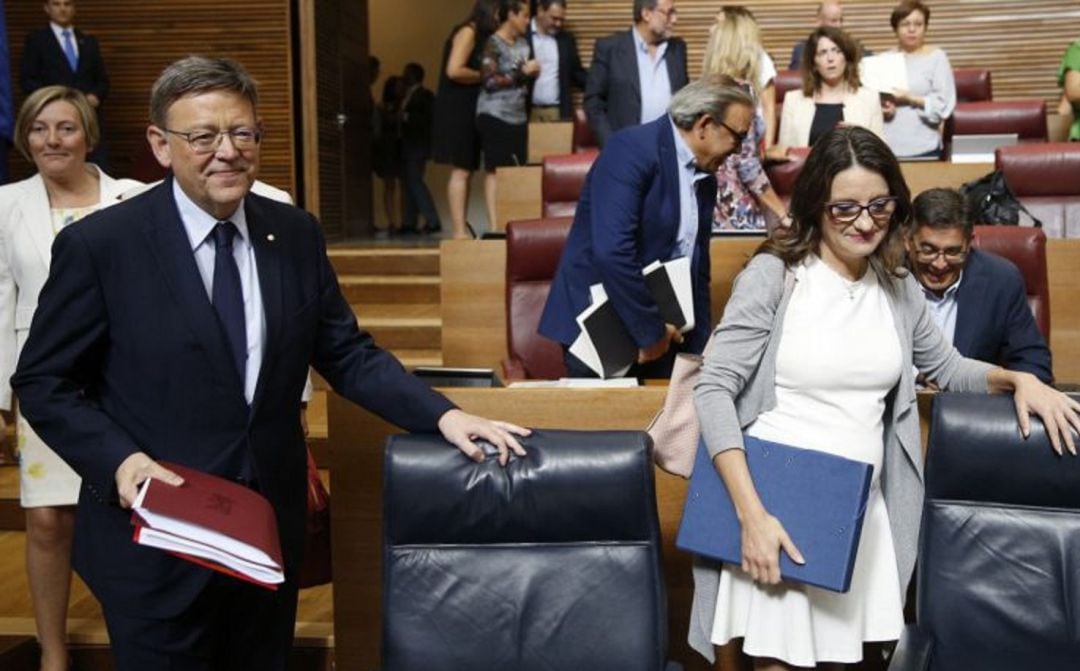 Ximo Puig, Mónica Oltra y Manuel Mata, en les Corts, en una imagen de archivo