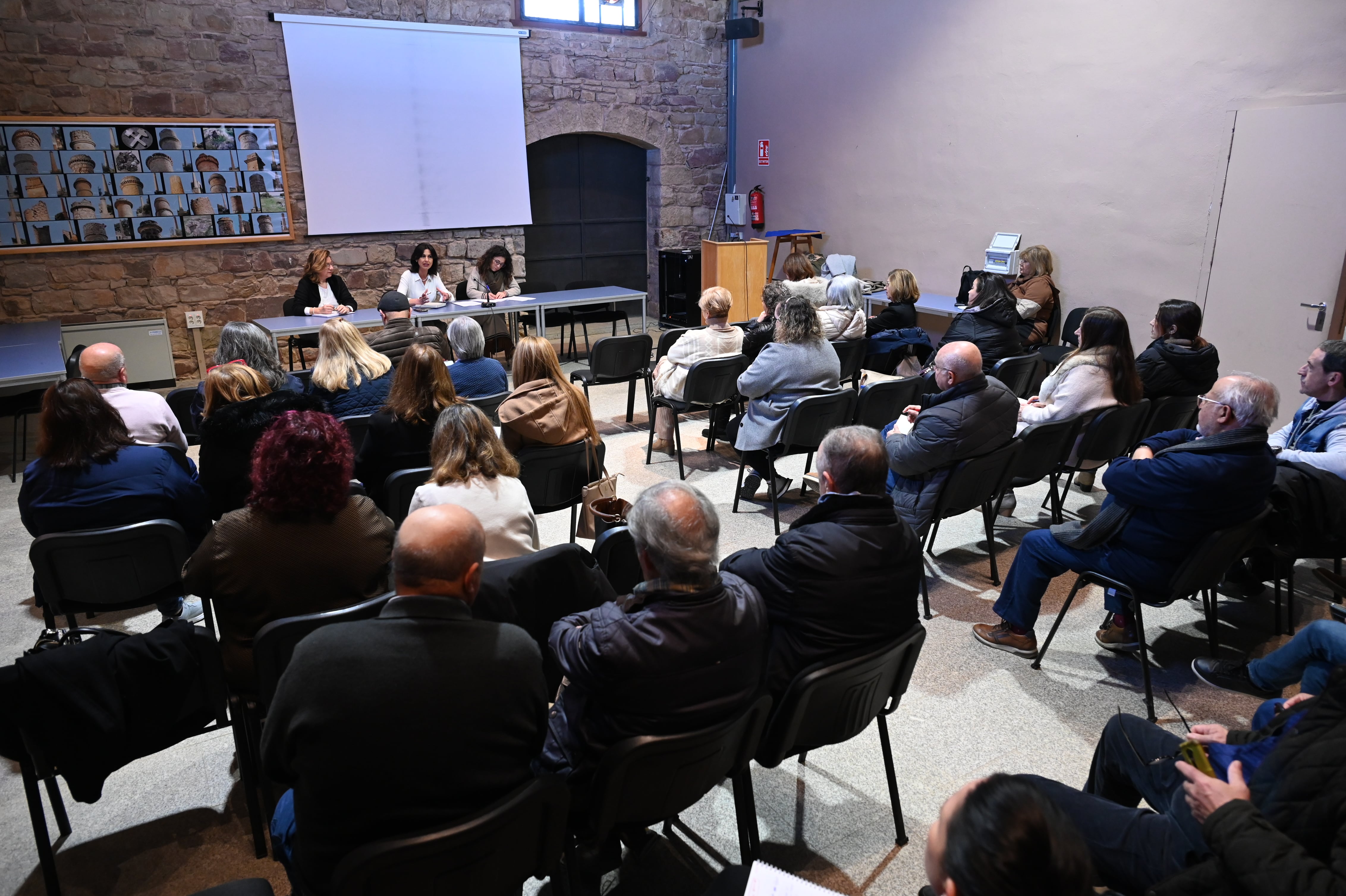 Reunión de Bienestar Social con asociaciones de Linares.