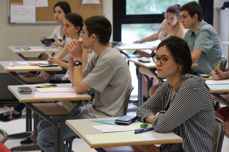 Alumnes de batxillerat a punt de començar la Prova Oficial, el curs passat.