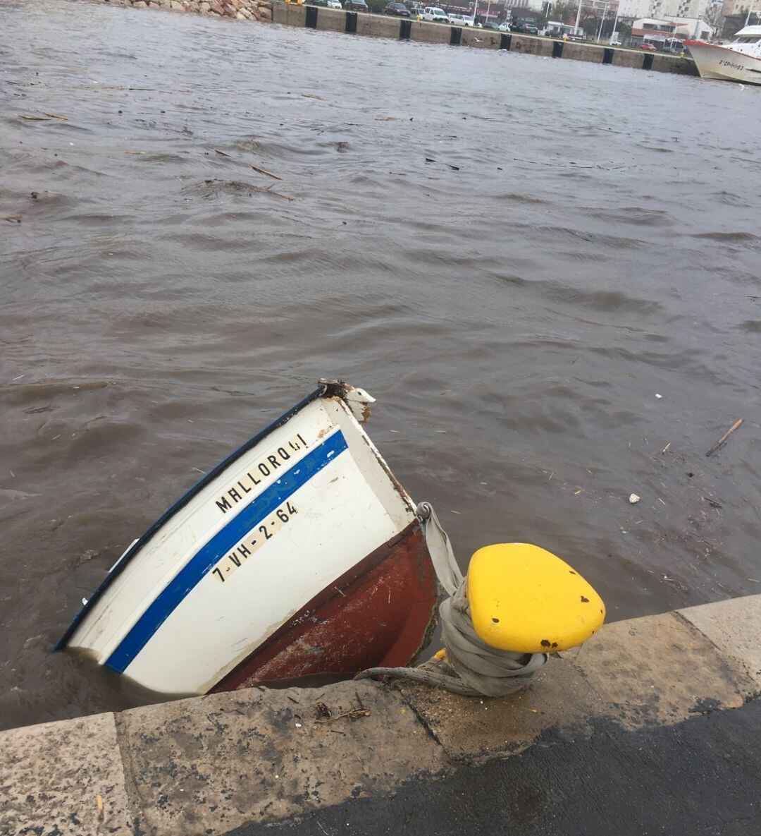 Barca hundida en el barranc de Sant Nicolau del Grau de Gandia