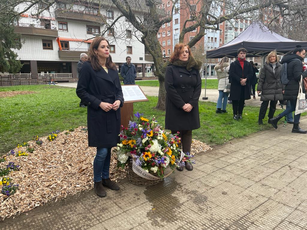 Maider Etxebarria y Cristina Cuesta en la inauguración de los jardines Miguel Ángel Blanco