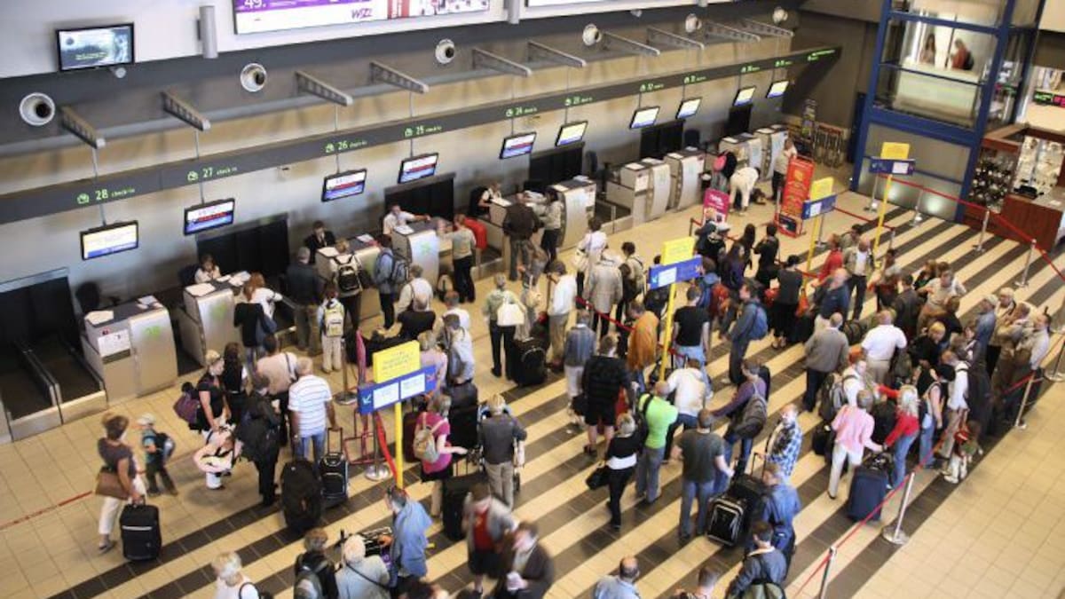 Fomento, condenado tres veces por no justificar los servicios mínimos durante las huelgas de controladores aéreos