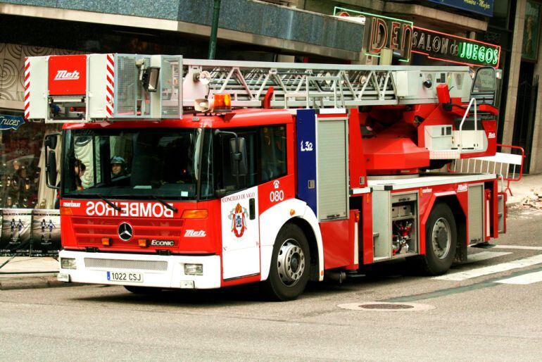 Imagen de archivo de un camión de bomberos en una salida