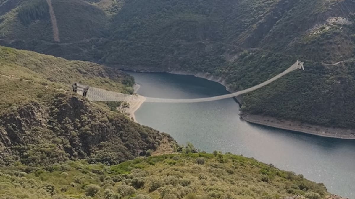 Sale a licitación por 1,5 millones de euros el puente colgante que unirá Cubillos del Sil y Congosto a 60 metros de altura sobre el embalse de Bárcena