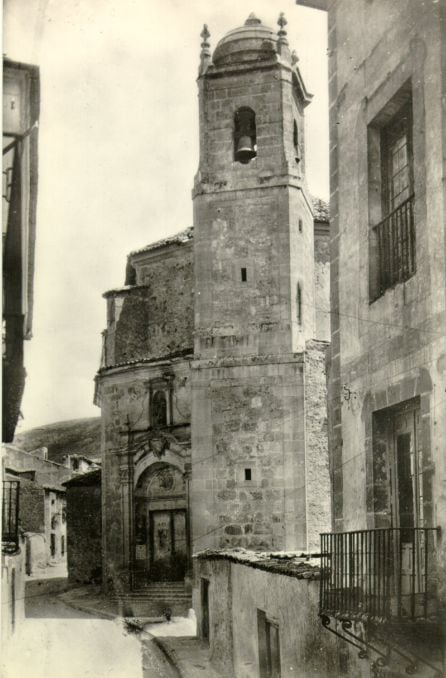 Calle e iglesia de San Pedro hacia 1959.