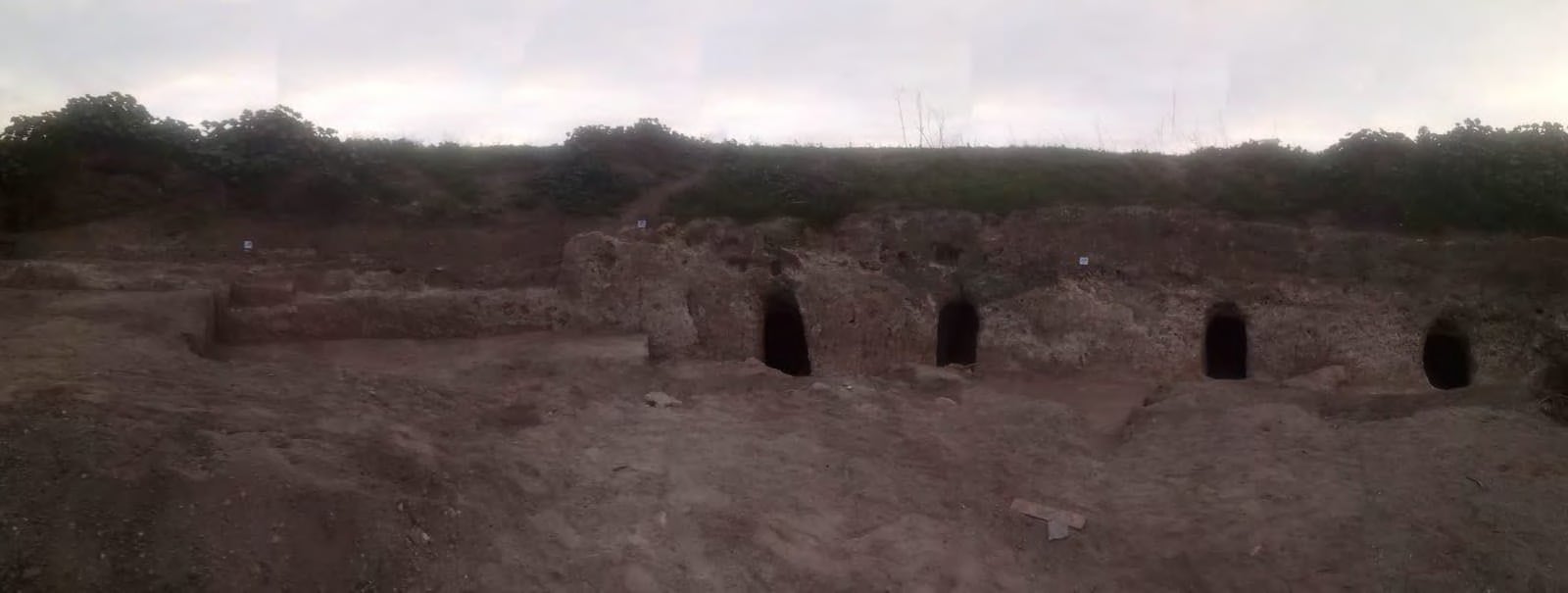 Exterior de las cavidades mozárabes de Churriana (Málaga)