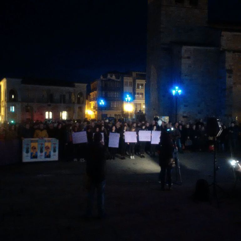 Contra la violencia de género casi "a oscuras"