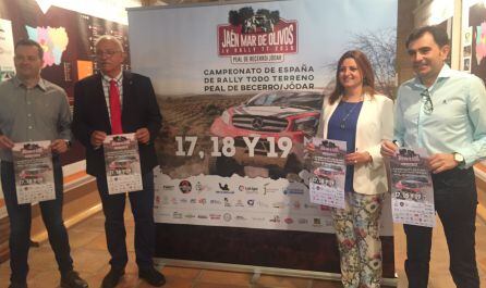 Organizadores del Rally TT &#039;Mar de Olivos&#039; junto al diputado de Cultura y Deportes, Juan Ángel Pérez.