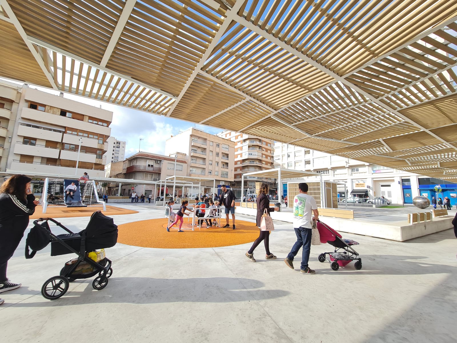 La Plaza del Zapatero queda abierta al público tras su remodelación