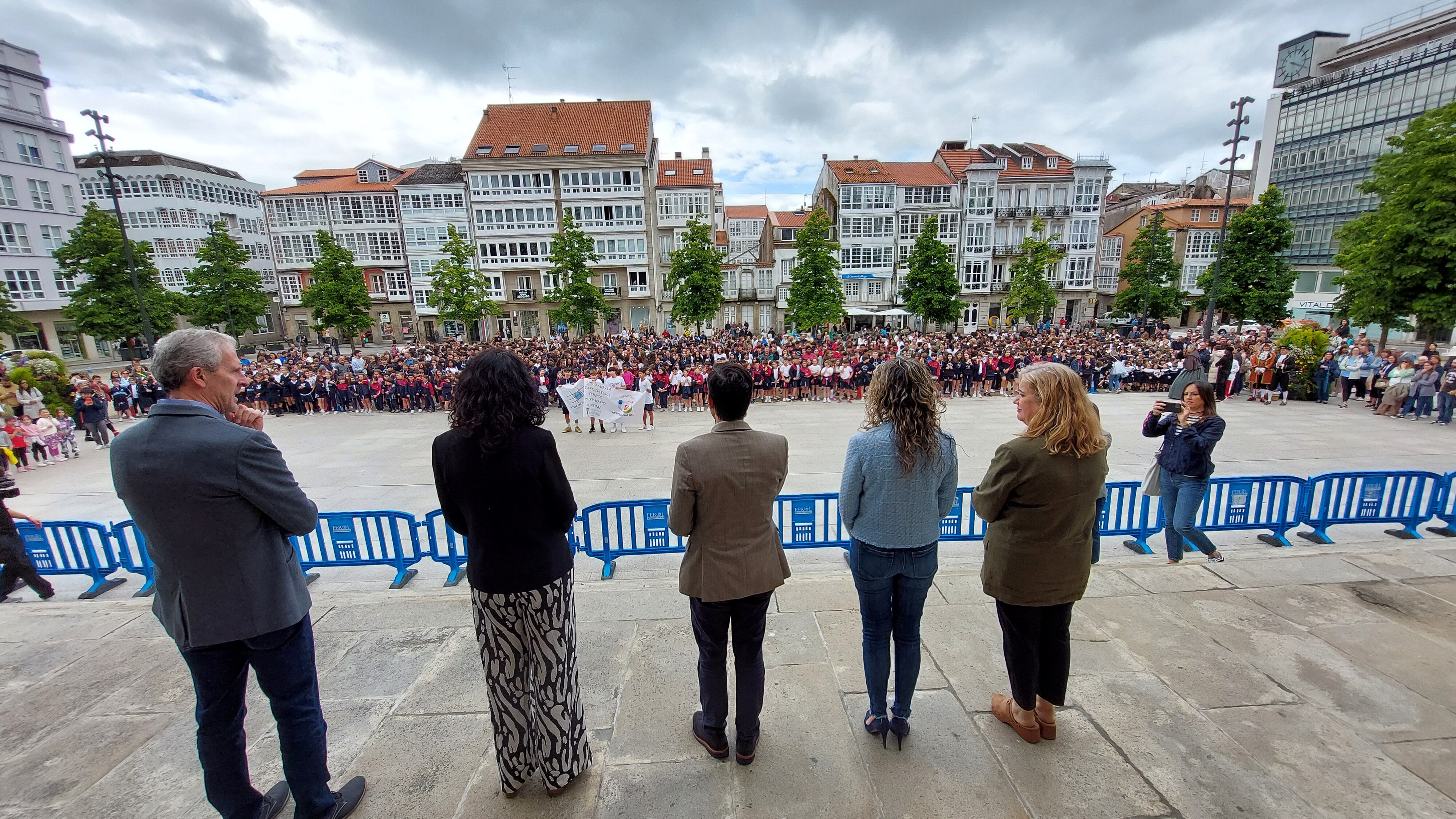 Alcalde y ediles, junto a la delegada de la Xunta en Ferrol, han asistido al acto (foto: Concello de Ferrol)
